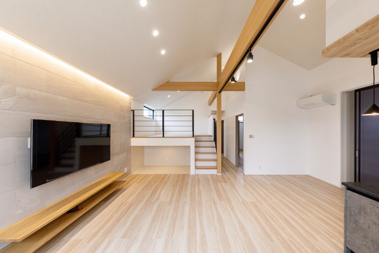 居心地の良いヌックとスキップフロアで家族が繋がるおしゃれな平屋