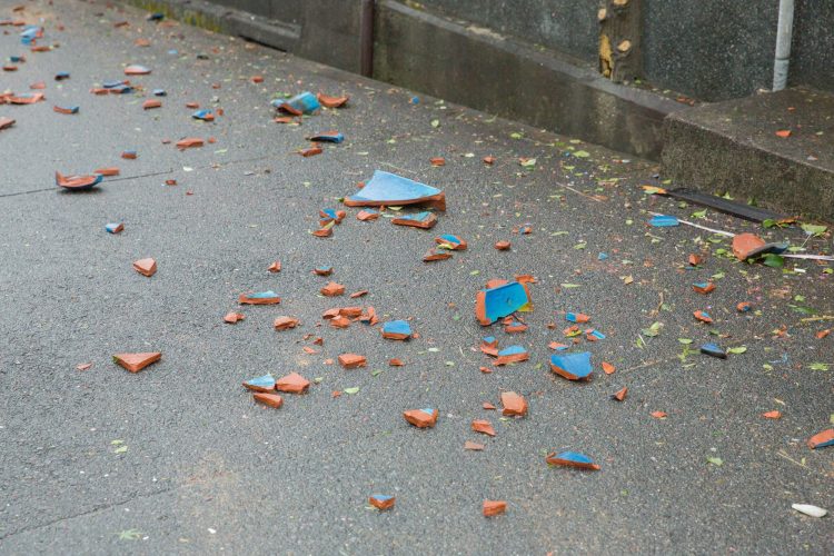 瓦屋根が地震に弱いと言われる理由