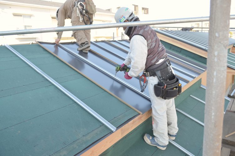 瓦屋根に塗装するメリット